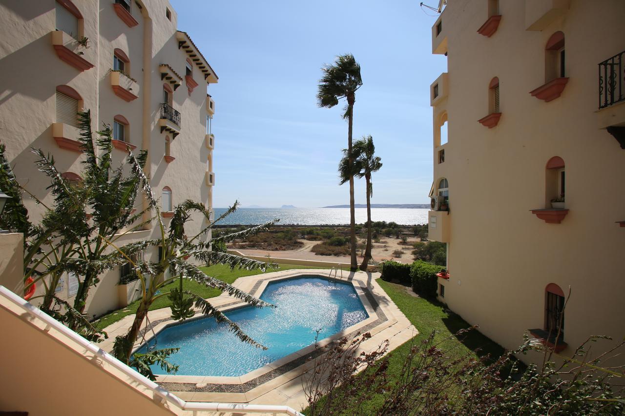 Marina Bay Playa Del Cristo Apartment Estepona Bagian luar foto