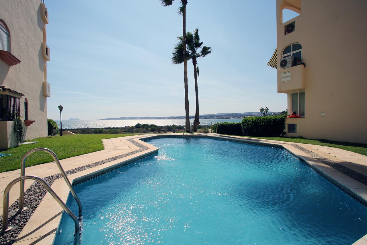 Marina Bay Playa Del Cristo Apartment Estepona Bagian luar foto